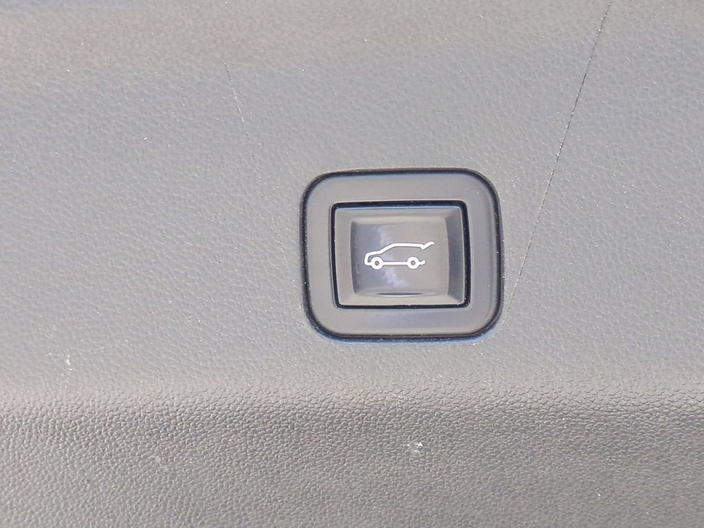 Used 2022 Chevrolet Suburban High Country AWD/4WD image 14