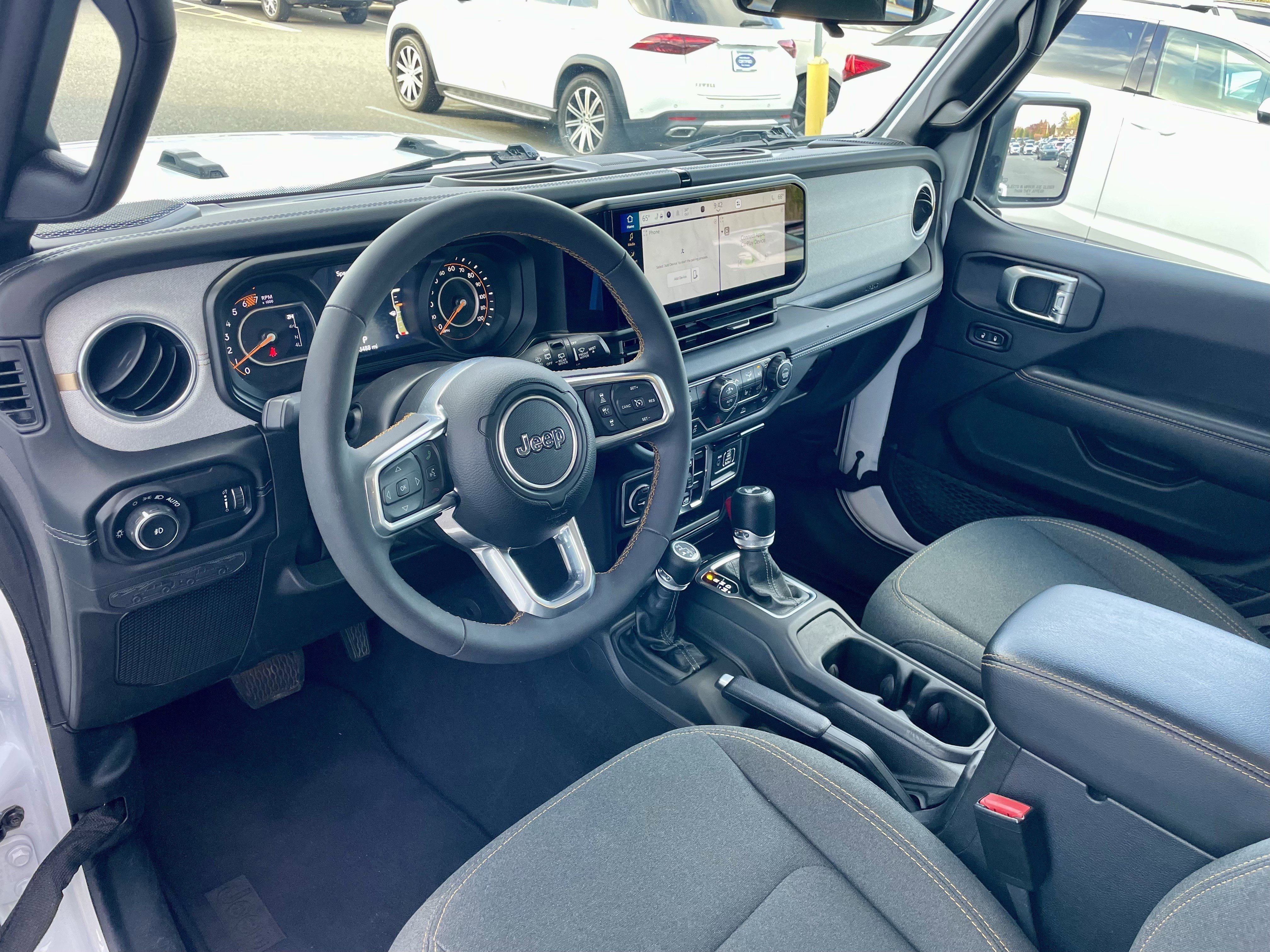 Used 2024 Jeep Wrangler Sahara image 13