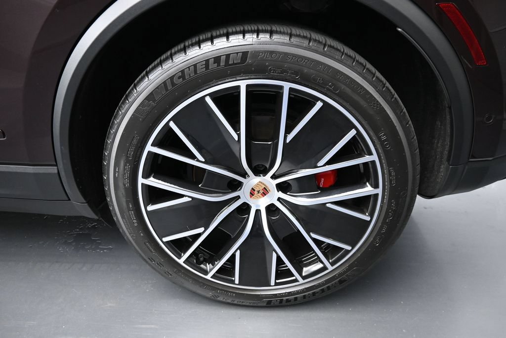 Certified 2025 Porsche Macan 4S Electric AWD/4WD image 9