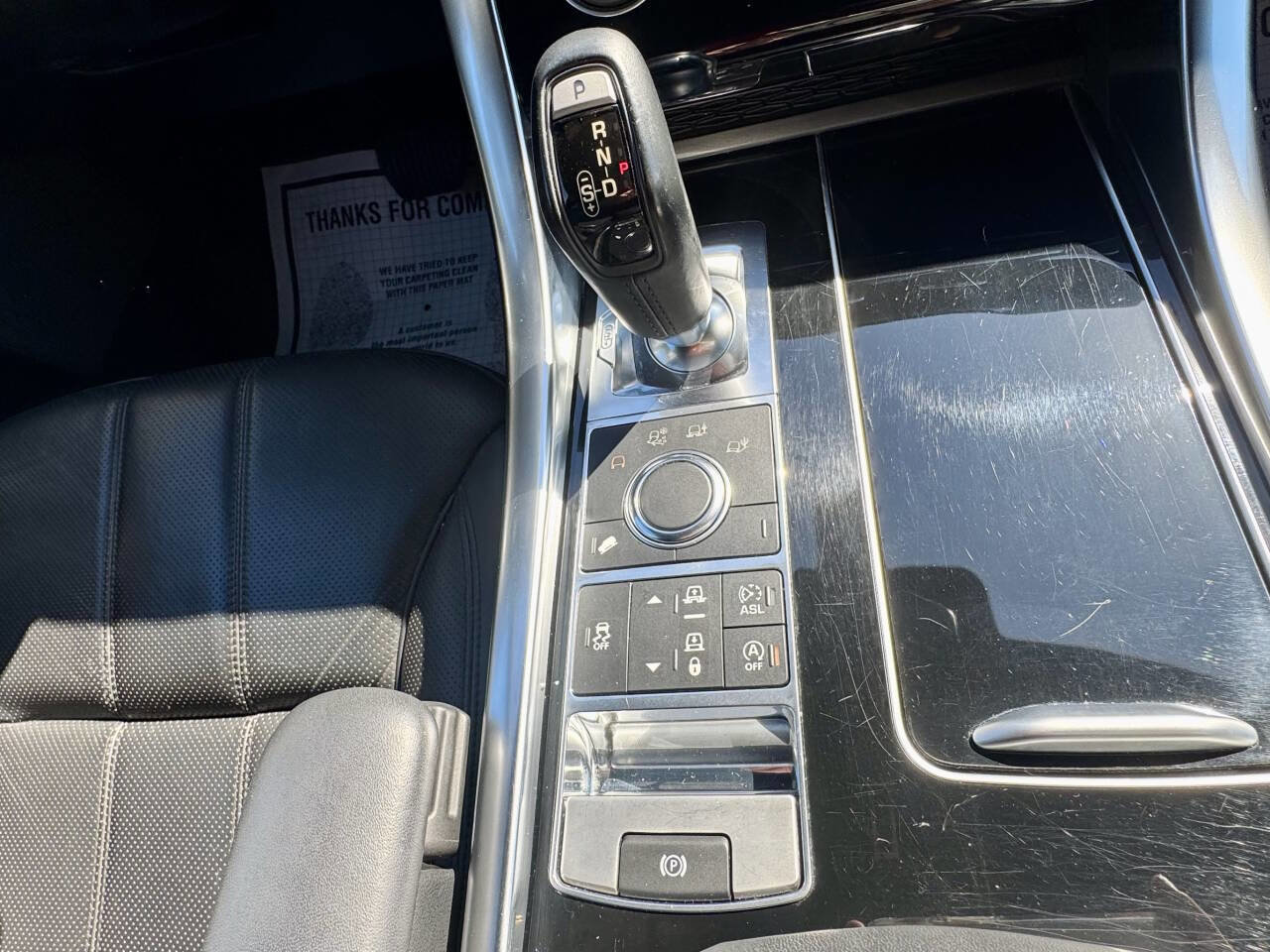 Used 2016 Land Rover Range Rover Sport HSE image 32