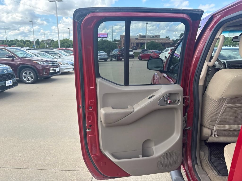 Used 2011 Nissan Frontier SV AWD/4WD image 28