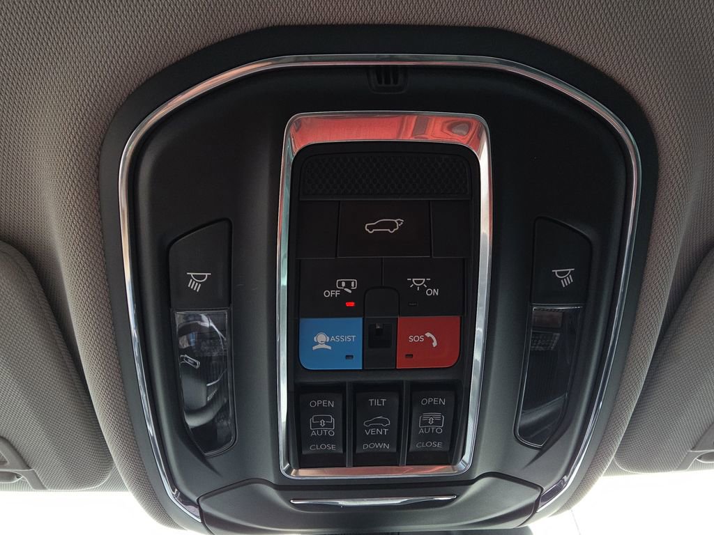 Used 2024 Jeep Grand Cherokee Limited w/ Luxury Tech Group II image 24