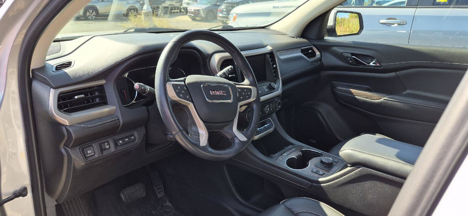 Used 2020 GMC Acadia Denali w/ Technology Package AWD/4WD image 9