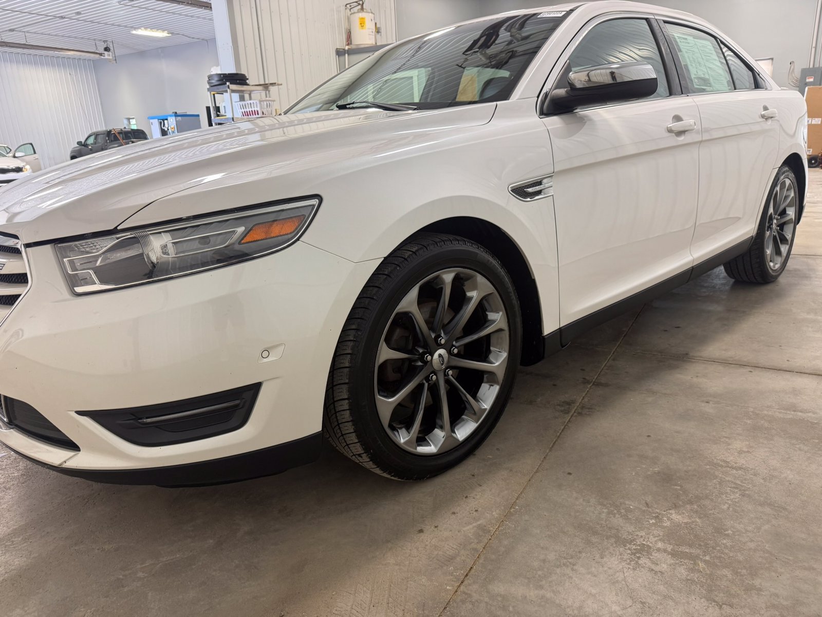 Used 2013 Ford Taurus Limited FWD image 7