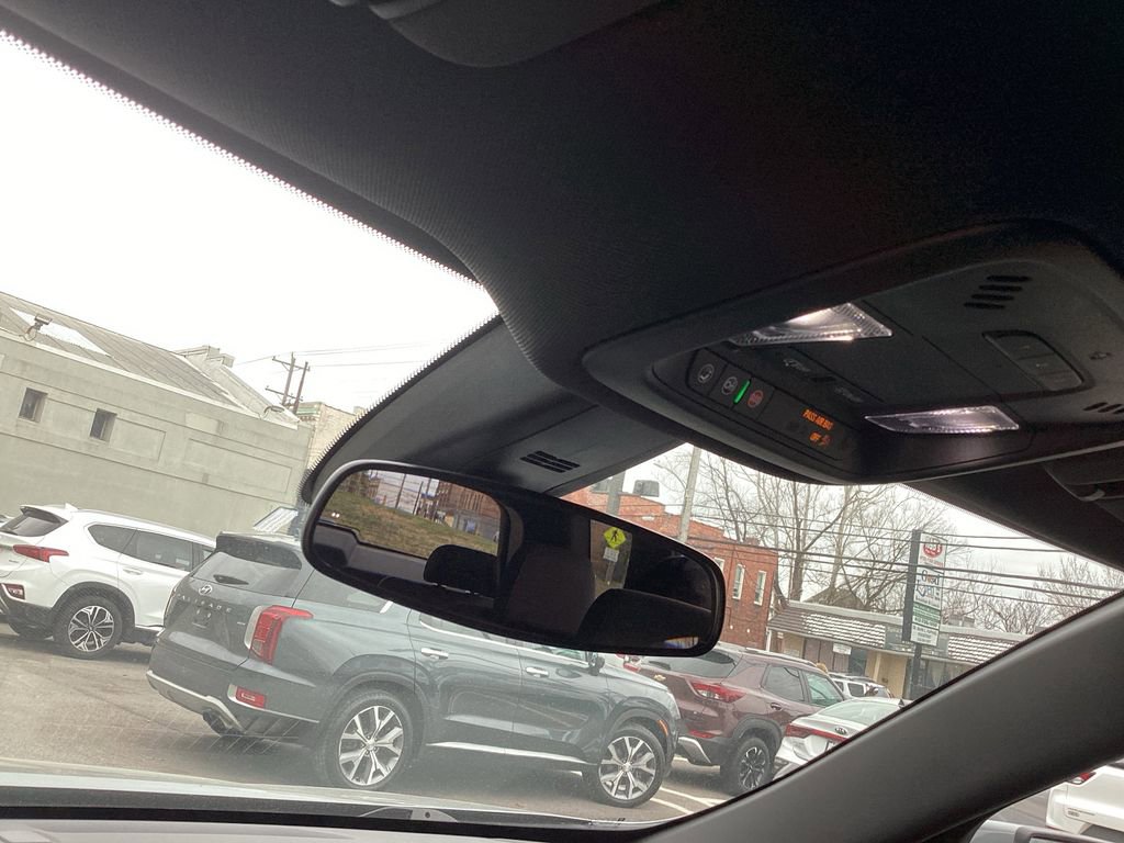 Used 2023 Chevrolet Traverse LT image 14