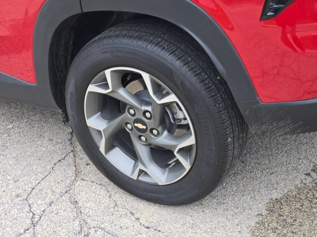 Used 2026 Chevrolet Trax LT w/ LT Convenience Package FWD image 14