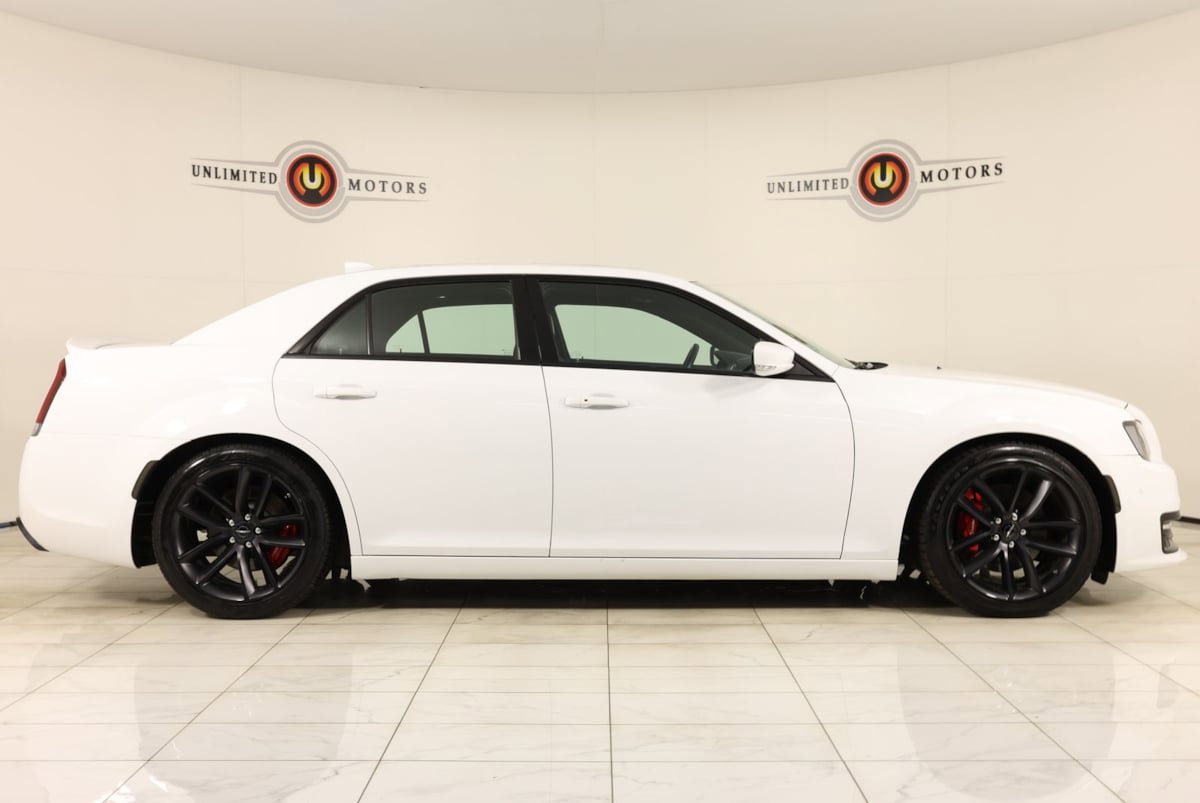 Used 2023 Chrysler 300 C RWD image 2