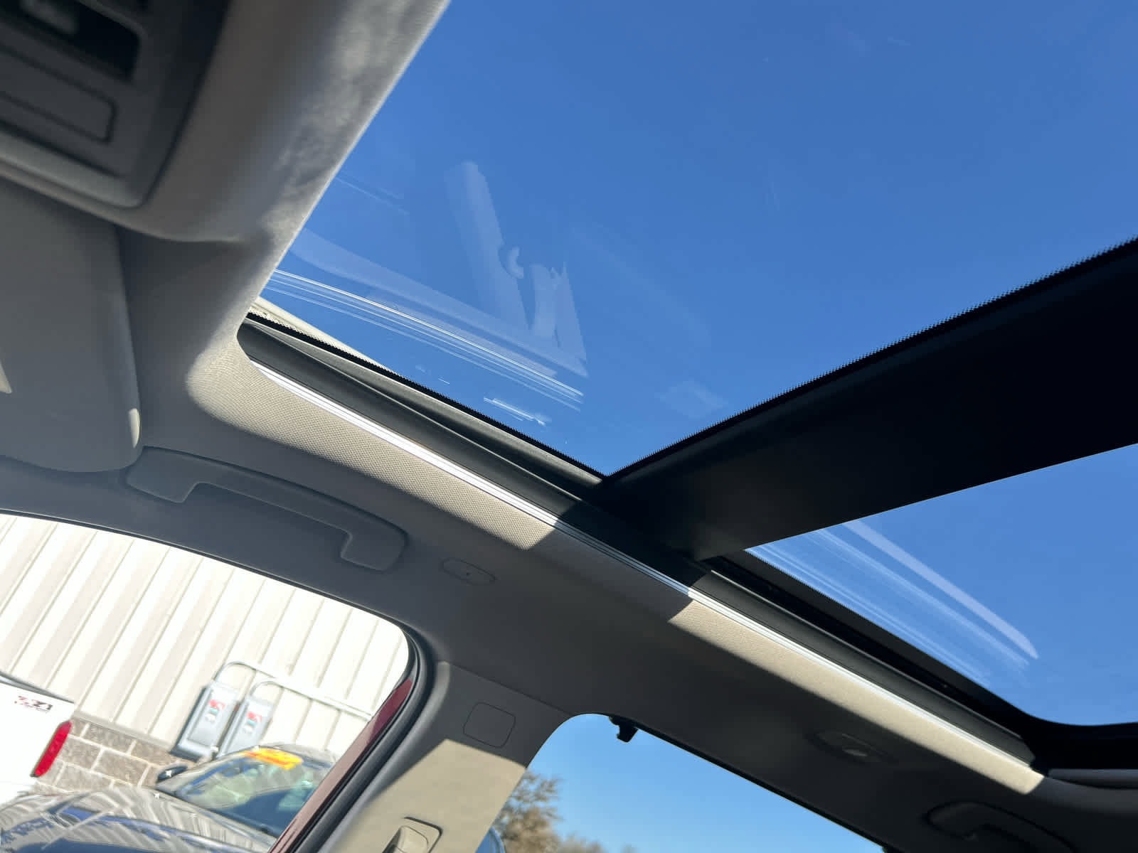 Used 2023 Nissan Rogue SV w/ SV Premium B Package image 23