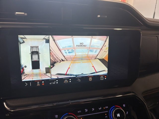 Used 2024 GMC Sierra 2500 AT4 image 3