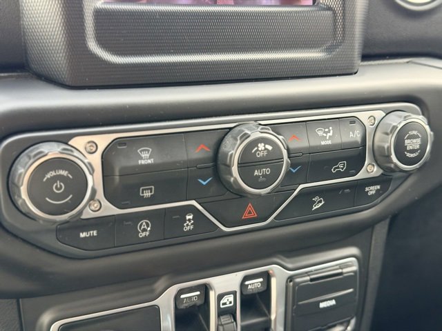 Used 2018 Jeep Wrangler Unlimited Sahara image 14