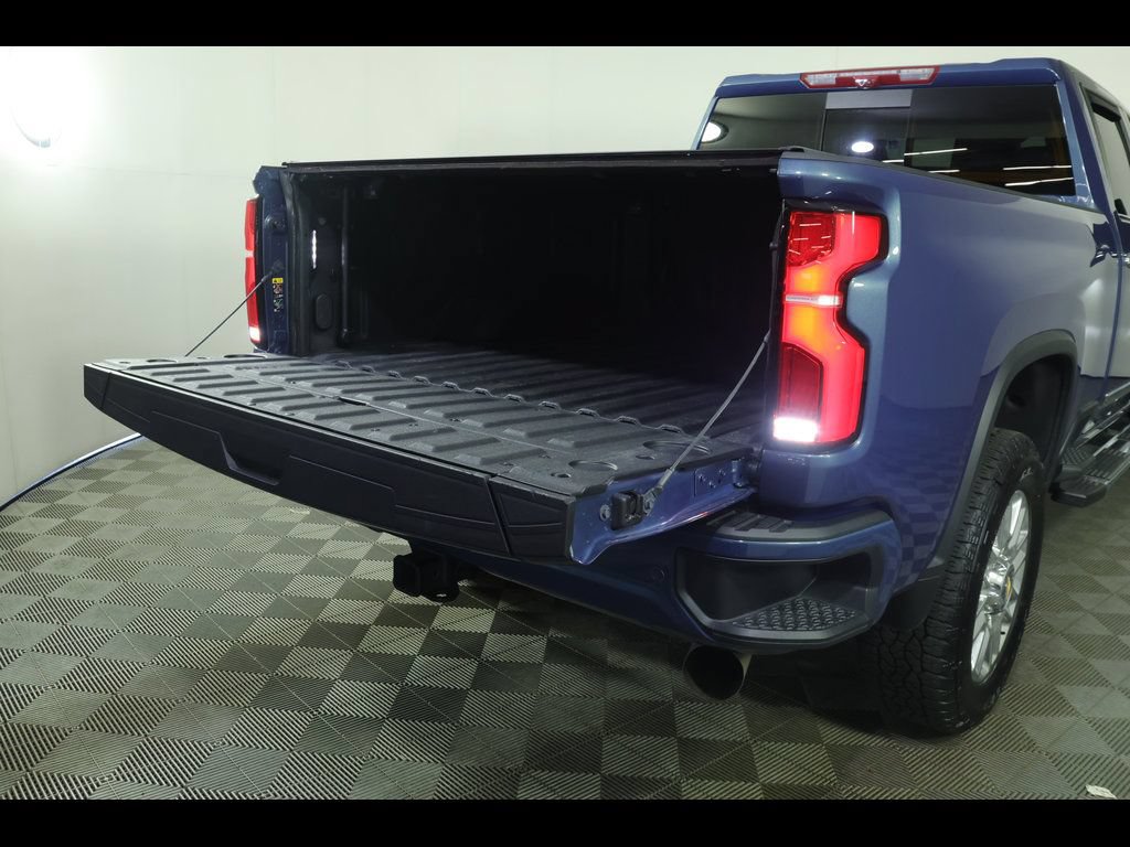 Used 2025 Chevrolet Silverado 3500 High Country w/ Technology Package AWD/4WD image 24