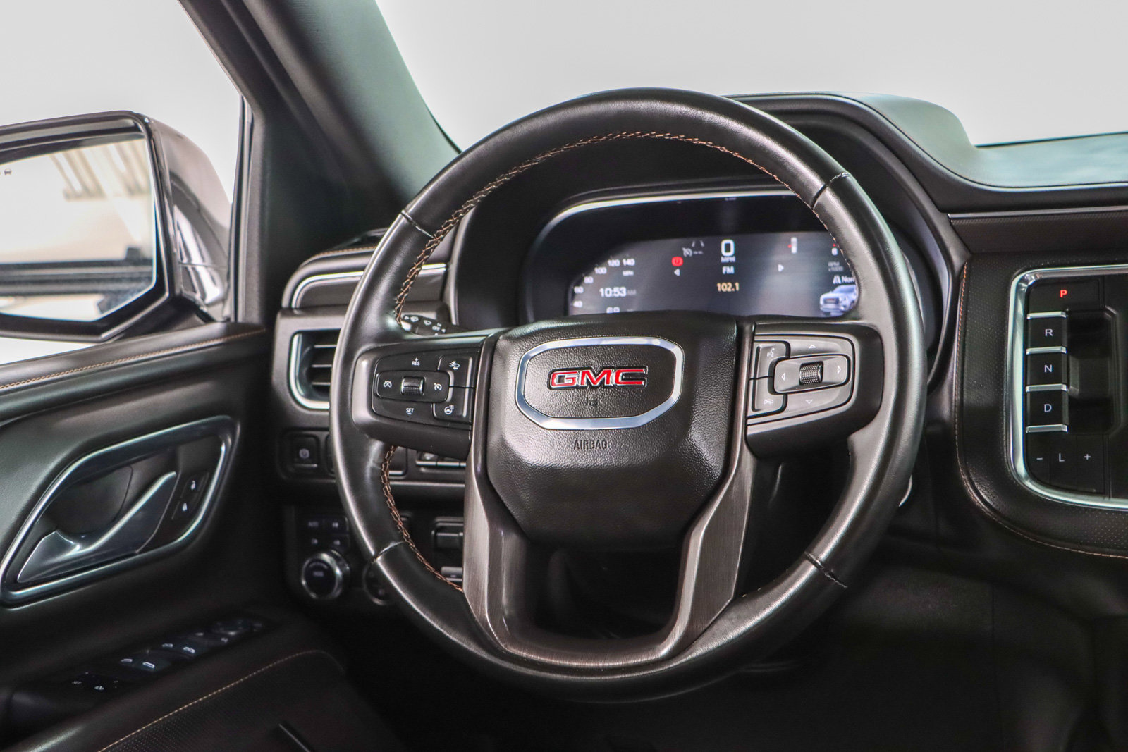Used 2024 GMC Yukon XL AT4 w/ Technology Package image 13