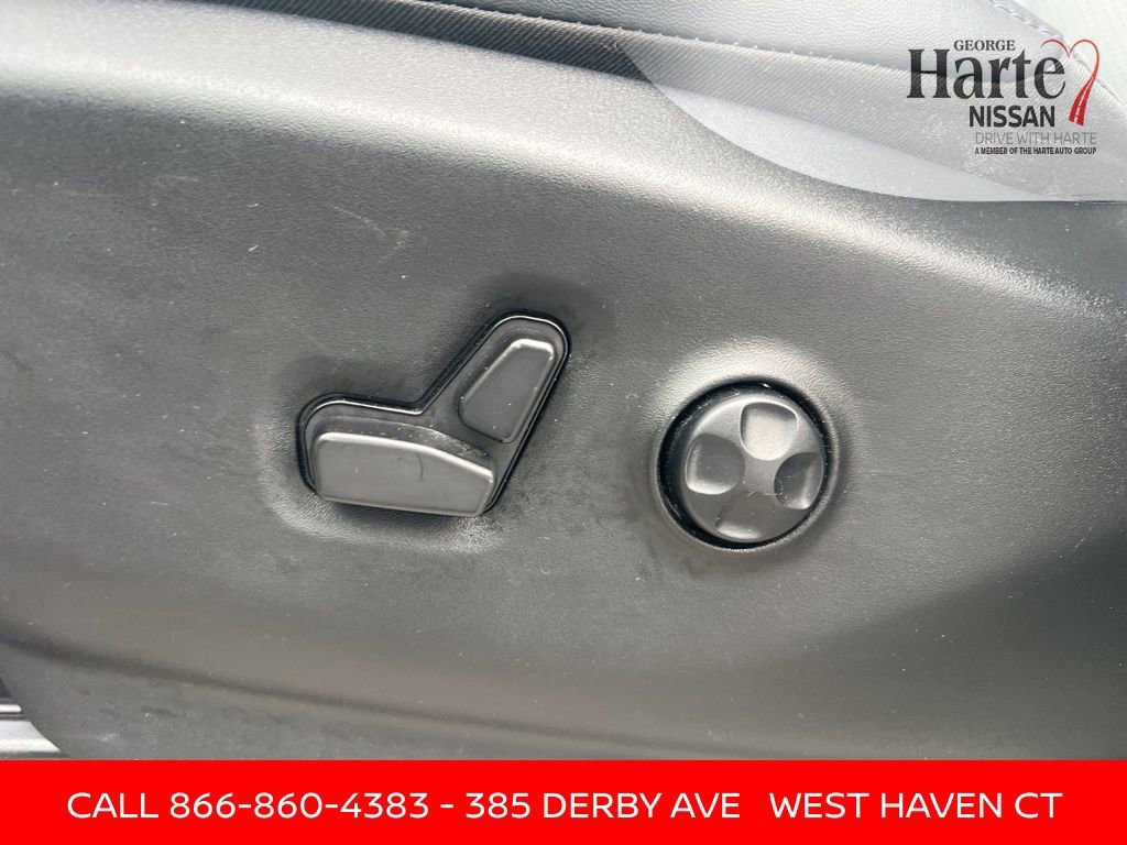 Used 2024 Chrysler Pacifica Touring-L image 23