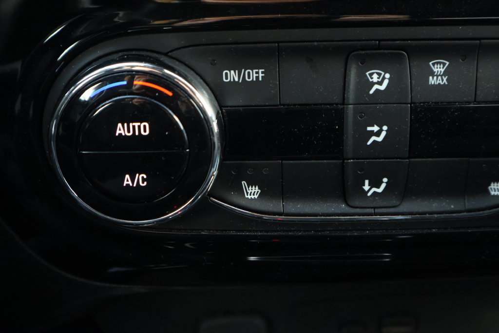Used 2025 Chevrolet Trax LT w/ Driver Confidence Package FWD image 25