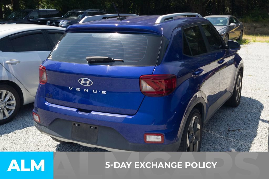 Used 2023 Hyundai Venue Limited FWD image 3