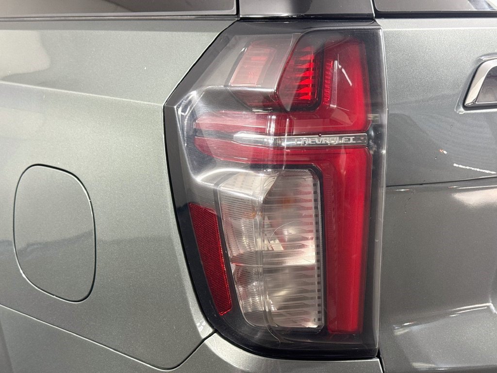 Used 2023 Chevrolet Suburban Premier AWD/4WD image 34
