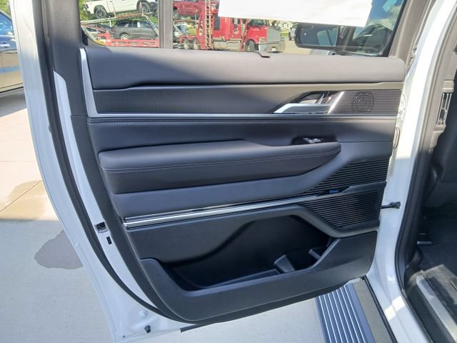 New 2026 Jeep Grand Wagoneer L Summit w/ Rear Seat Video Group I AWD/4WD image 15