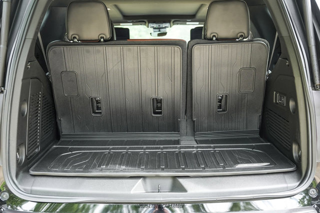 Used 2024 GMC Yukon Denali Ultimate w/ LPO, Floor Liner Package AWD/4WD image 70