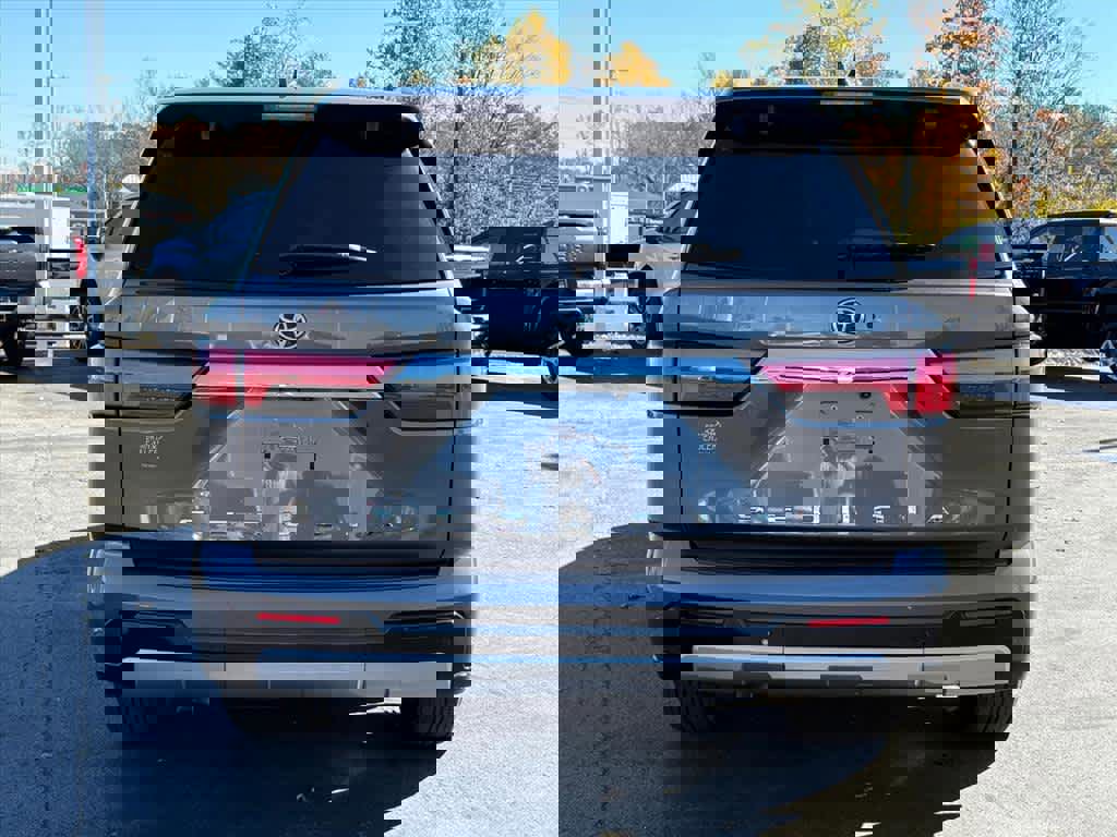 Used 2023 Toyota Sequoia Limited image 27