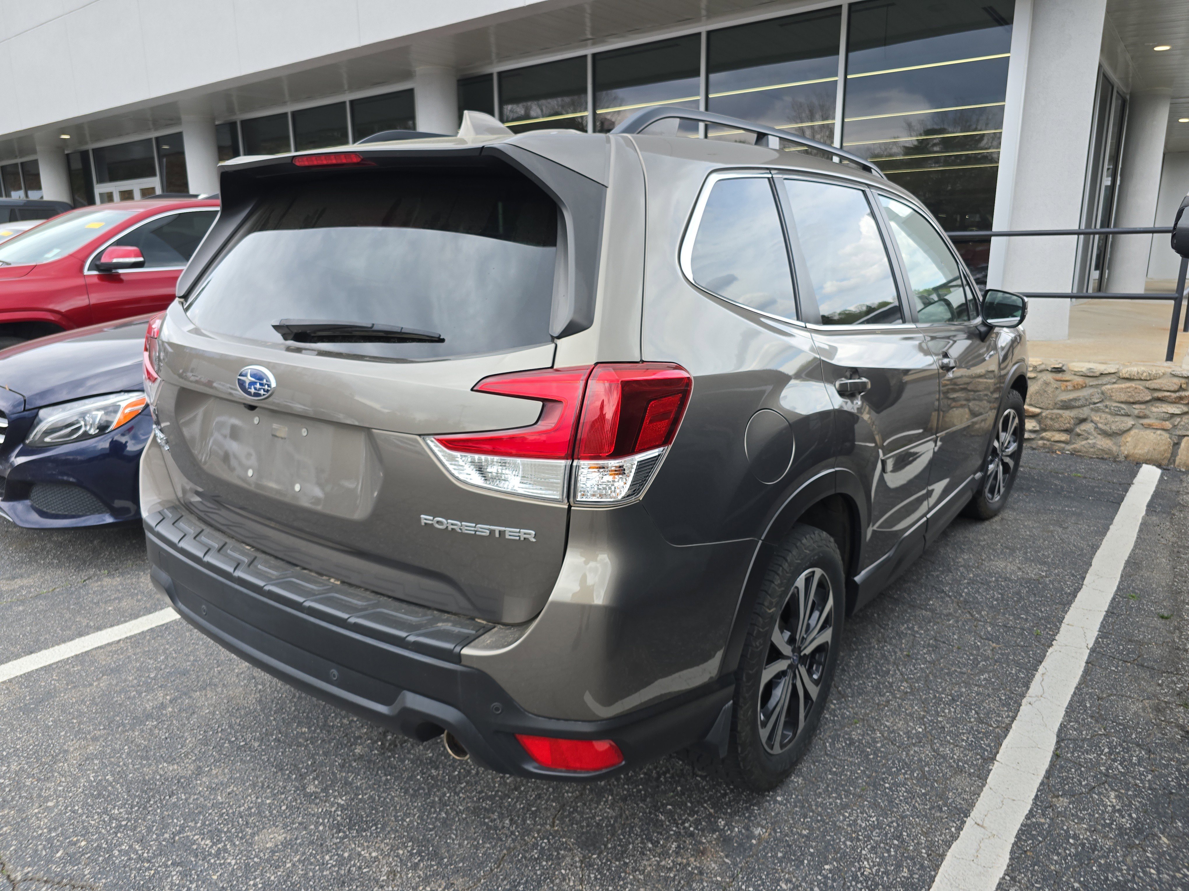 Used 2020 Subaru Forester Limited image 2