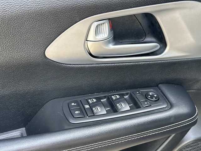 Used 2019 Chrysler Pacifica Touring-L Plus w/ S Appearance Package FWD image 16