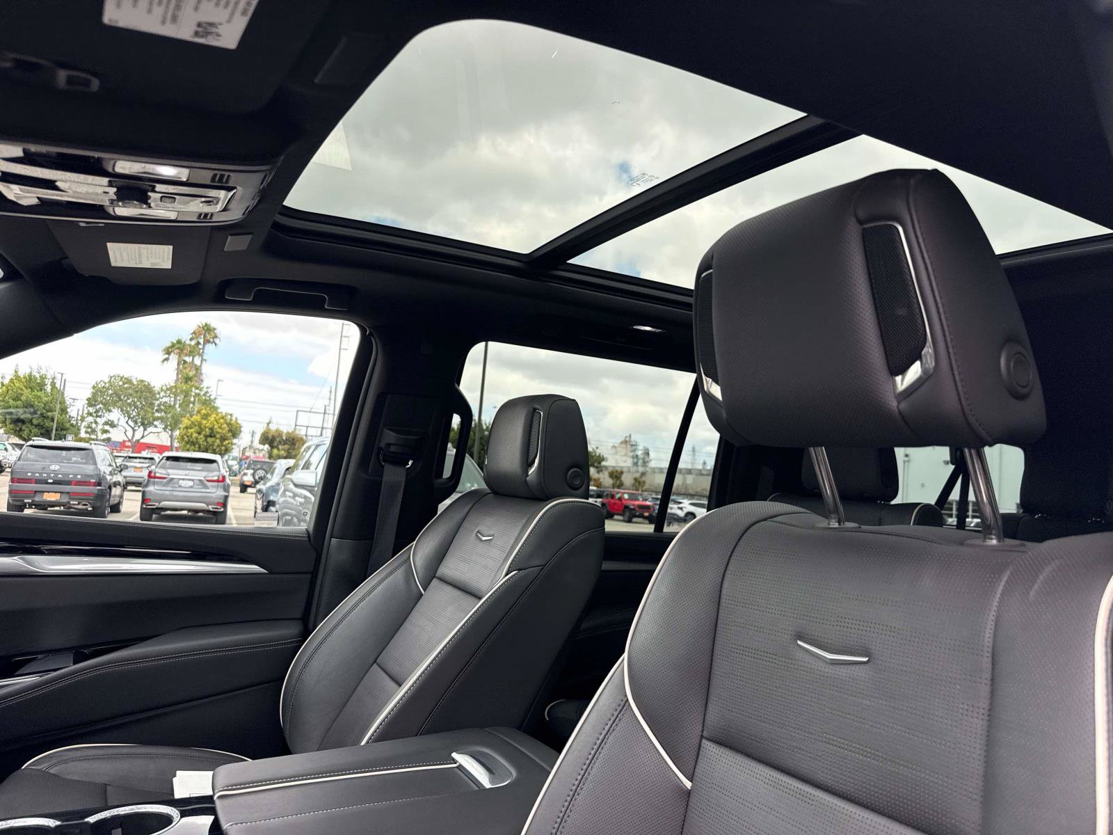 Used 2025 Cadillac Escalade ESV Sport AWD/4WD image 29
