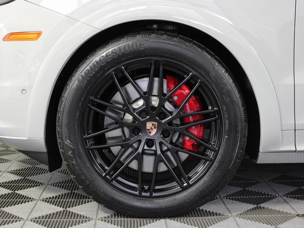 New 2026 Porsche Cayenne GTS image 41