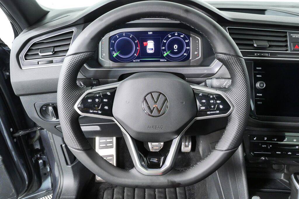 Used 2024 Volkswagen Tiguan SEL R-Line AWD/4WD image 9