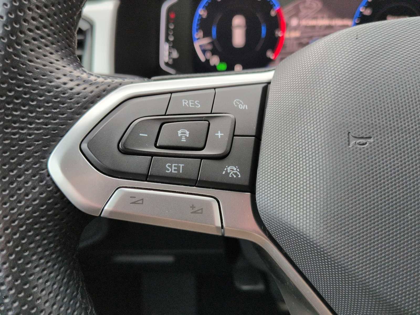 Used 2021 Volkswagen Atlas Cross Sport SEL Premium R-Line image 26