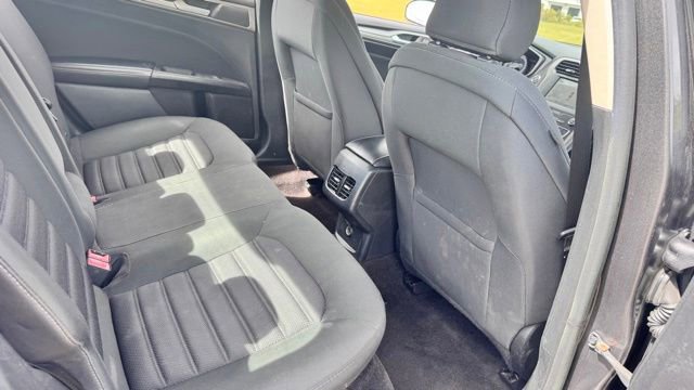 Used 2019 Ford Fusion SE image 18