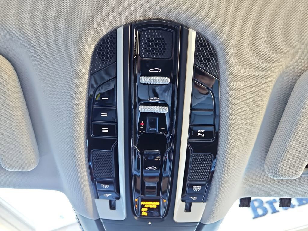 Used 2018 Porsche Panamera image 21