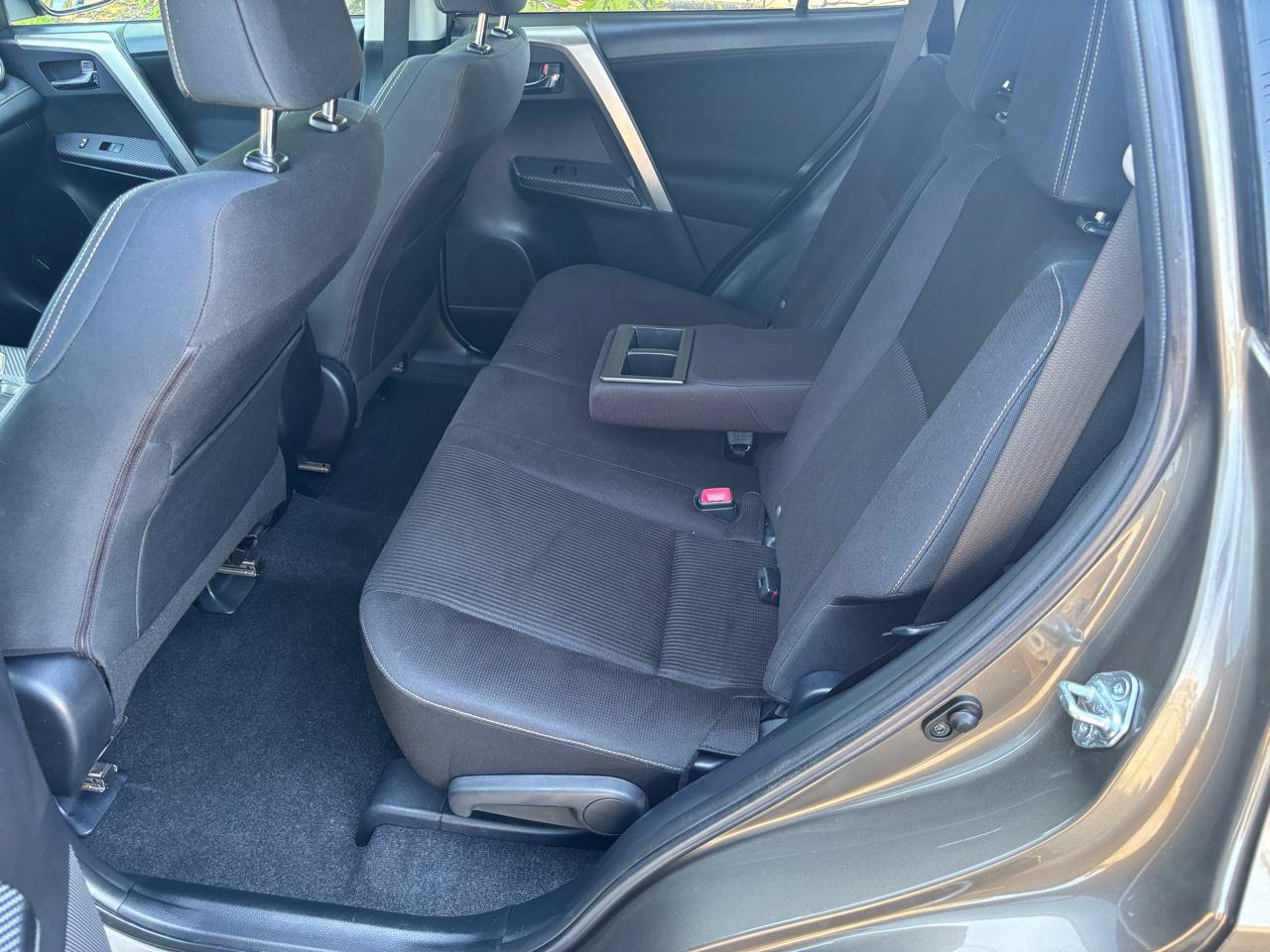 Used 2014 Toyota RAV4 XLE AWD/4WD image 6