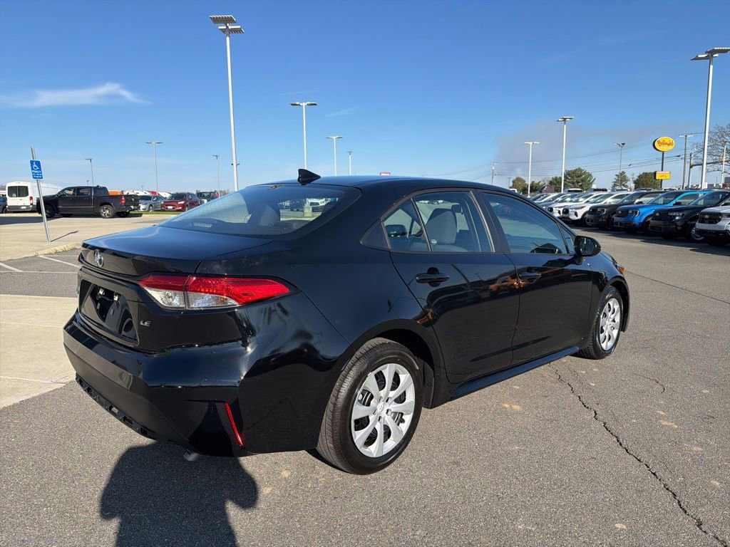 Used 2024 Toyota Corolla LE image 3