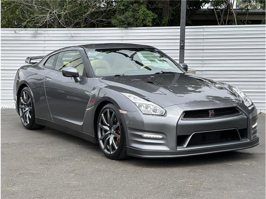 Used 2015 Nissan GT-R Premium AWD/4WD image 8