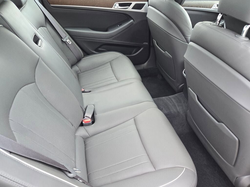 Used 2015 Hyundai Genesis 3.8 w/ Option Group 04 image 10