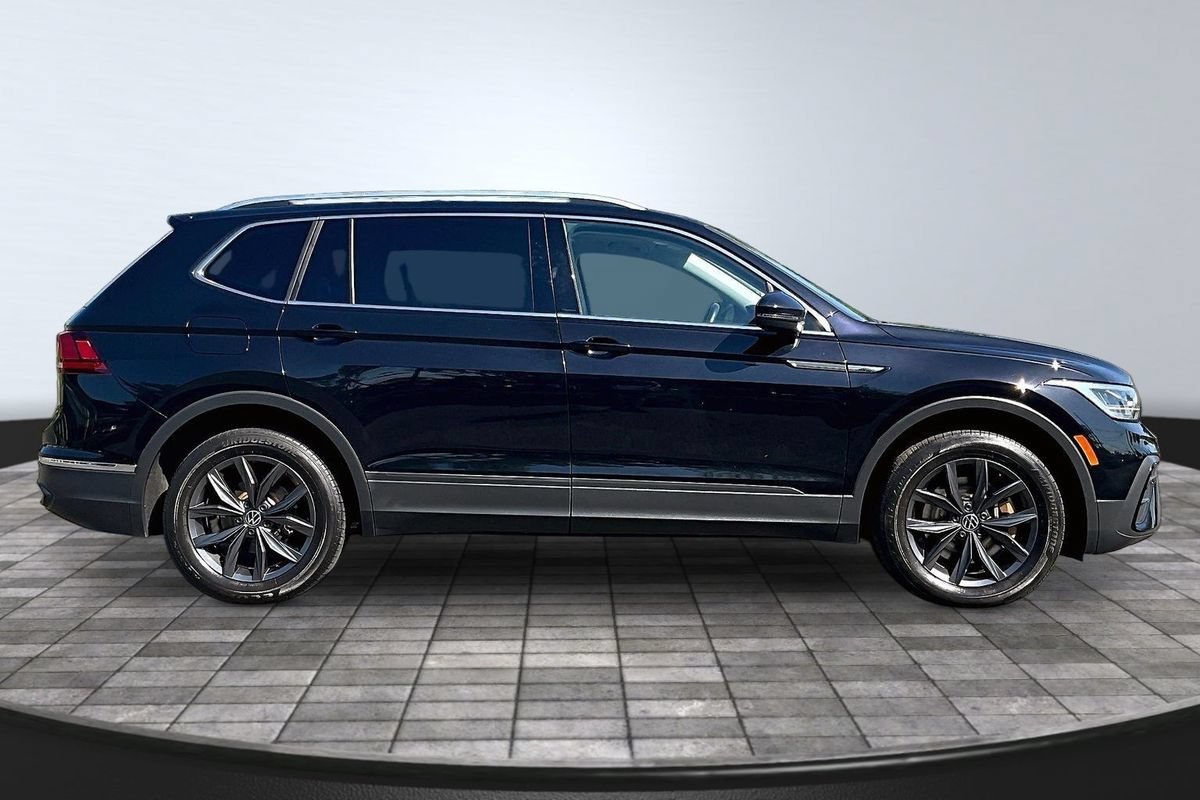 Used 2023 Volkswagen Tiguan SE w/ Panoramic Sunroof Package AWD/4WD image 8