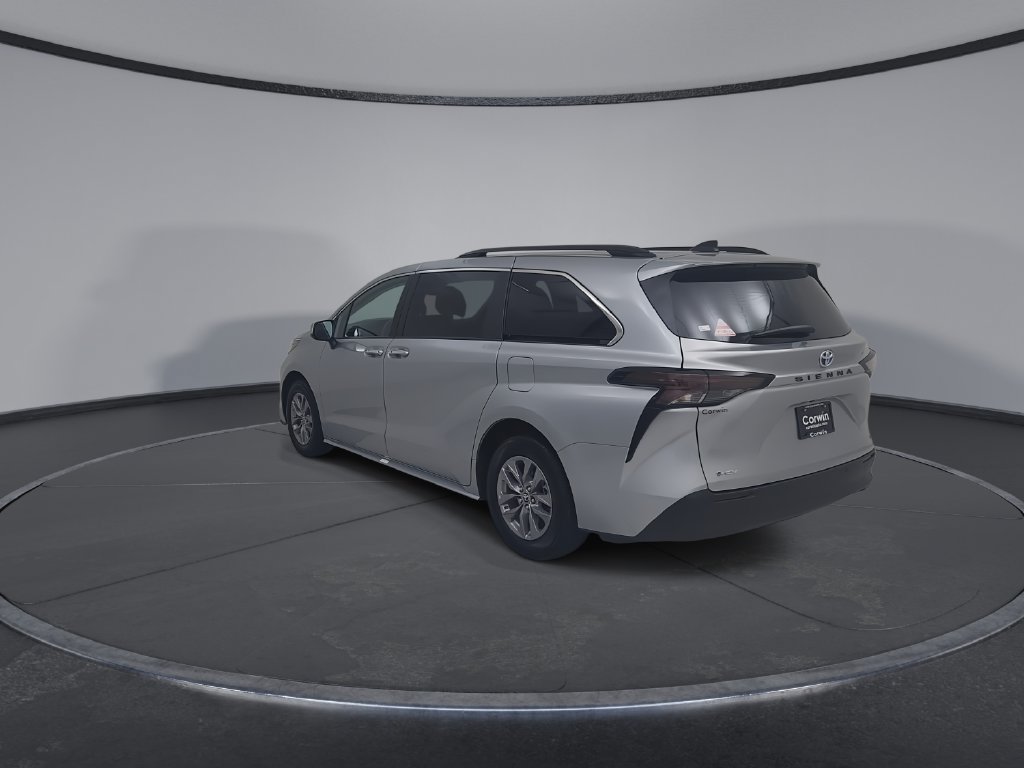 Used 2025 Toyota Sienna XLE FWD image 12