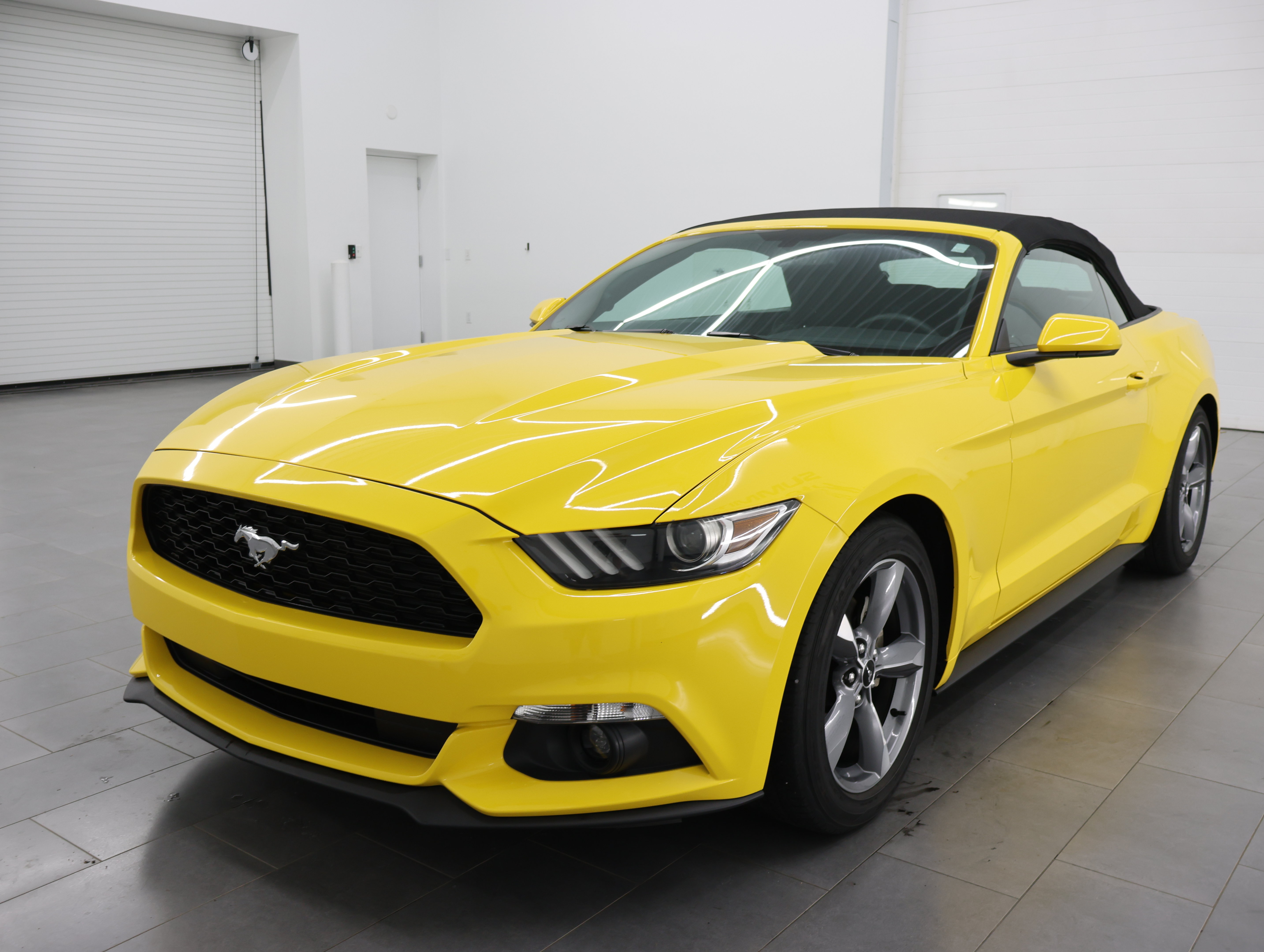 Used 2016 Ford Mustang Convertible w/ Equipment Group 051A RWD image 7
