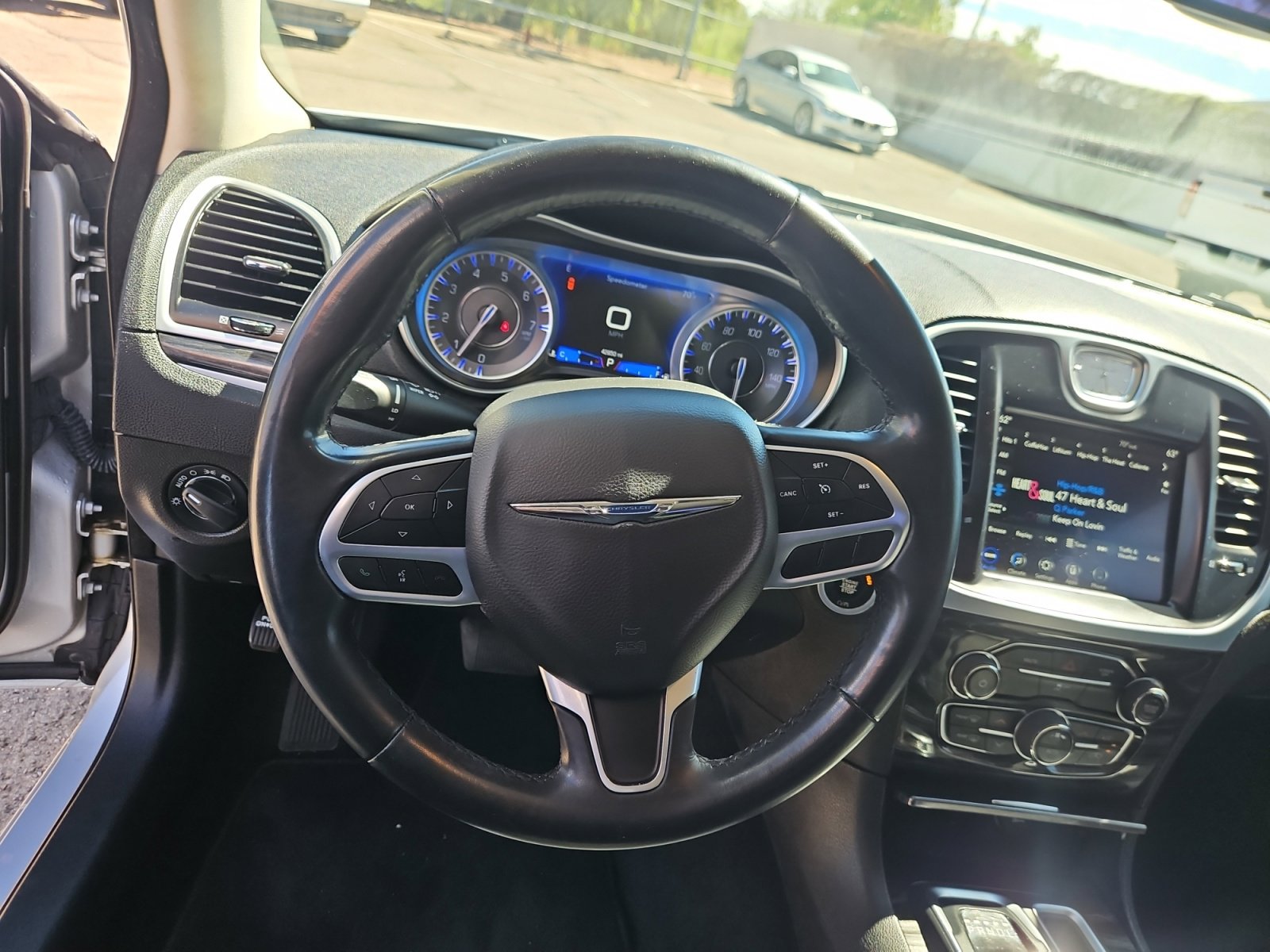 Used 2022 Chrysler 300 Touring w/ Sport Appearance Package image 9