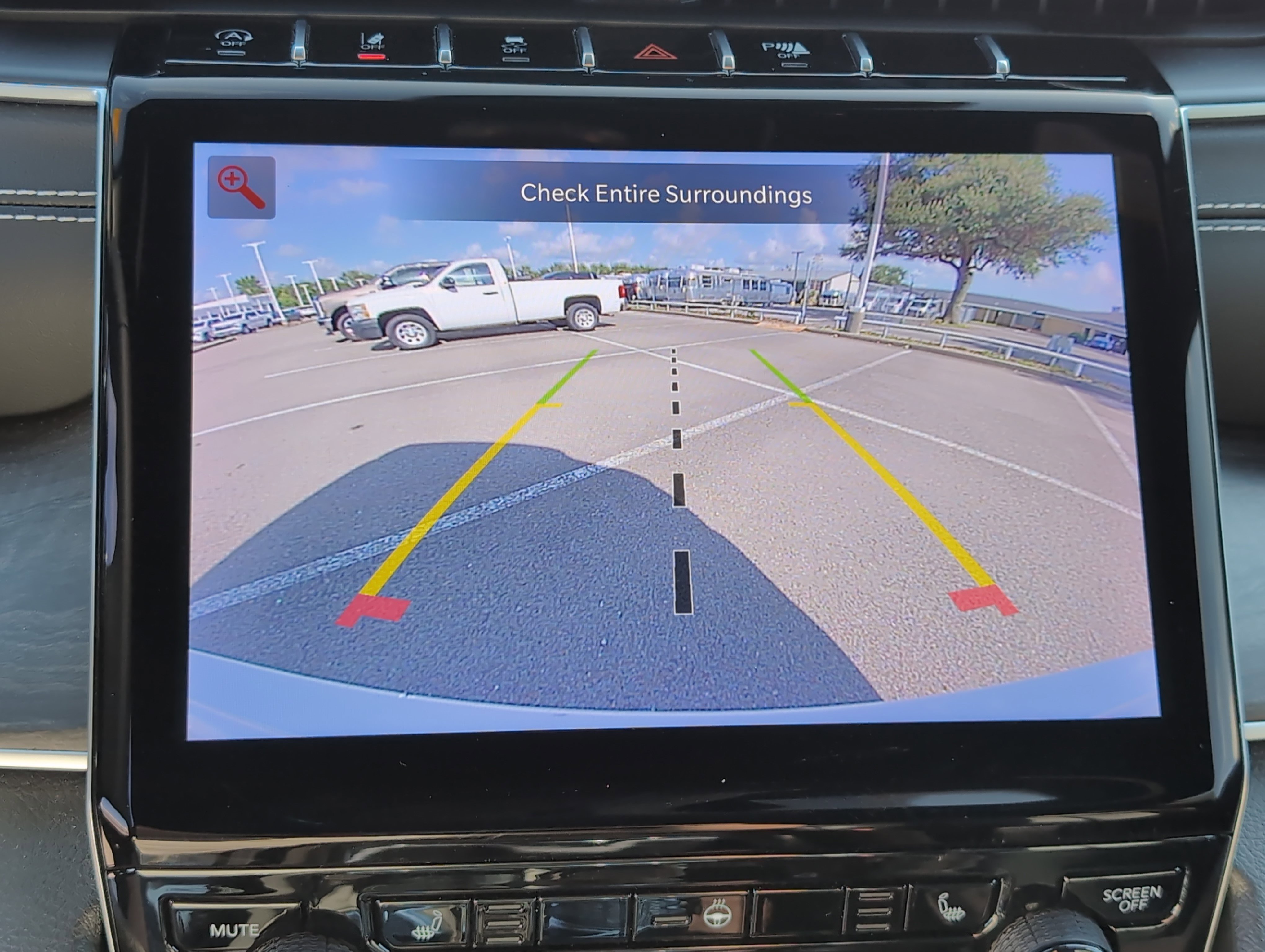 Used 2024 Jeep Grand Cherokee Limited w/ Black Appearance Package image 15