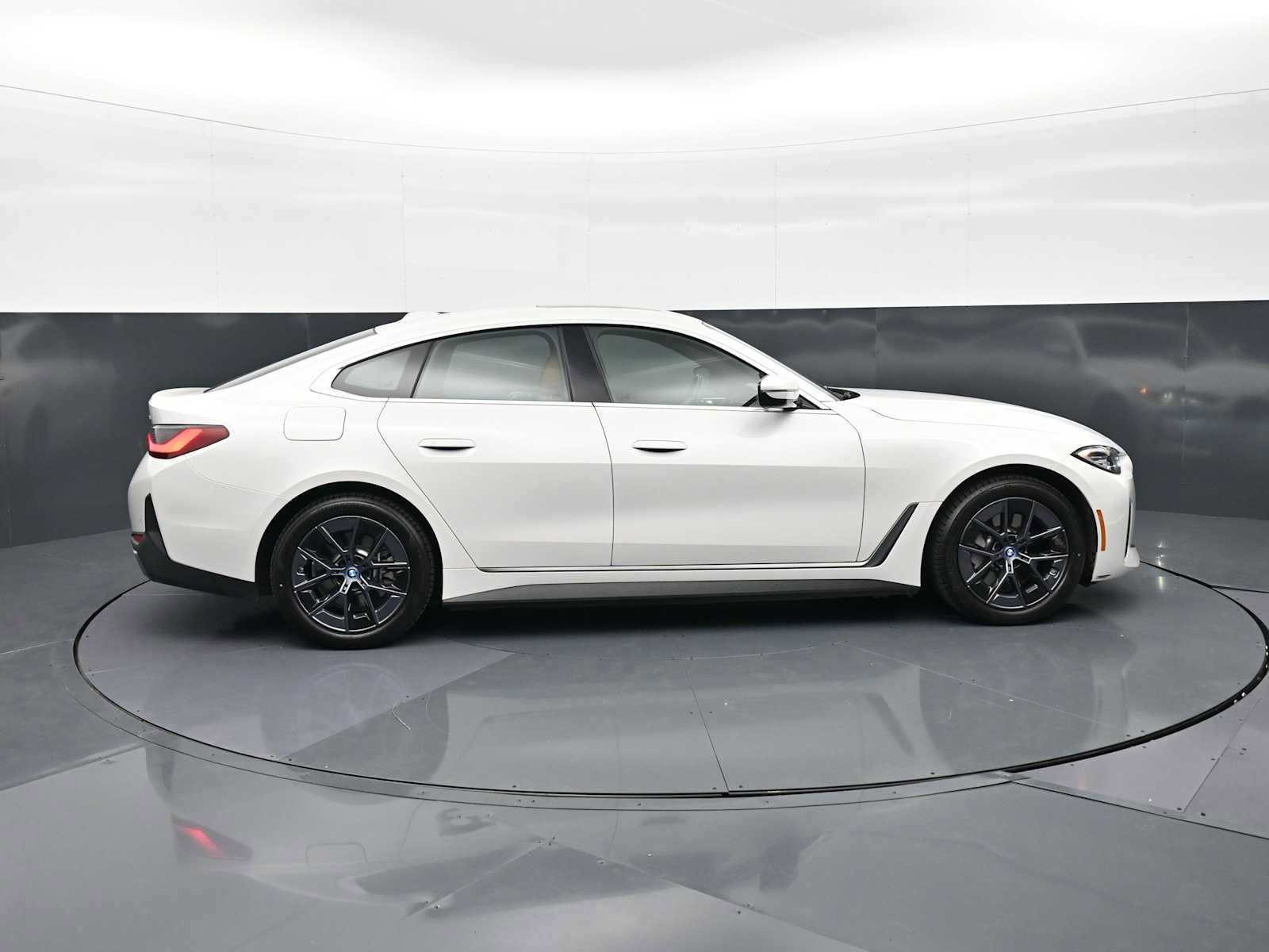 Certified 2023 BMW i4 eDrive35 RWD image 4