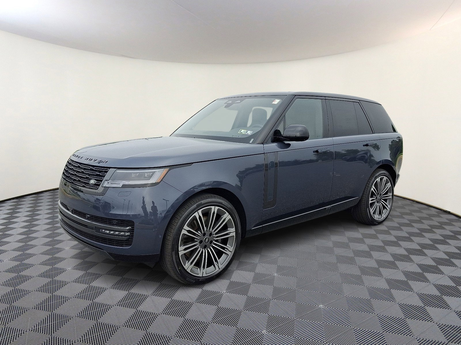 New 2025 Land Rover Range Rover SE