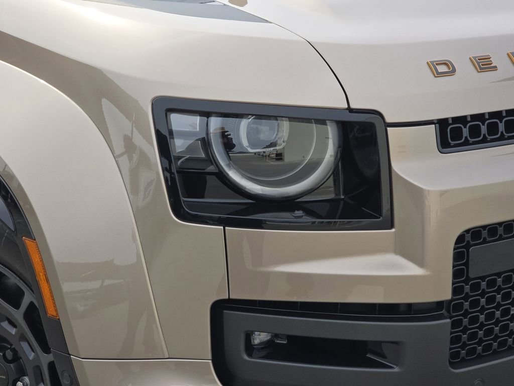 New 2026 Land Rover Defender 110 OCTA image 32