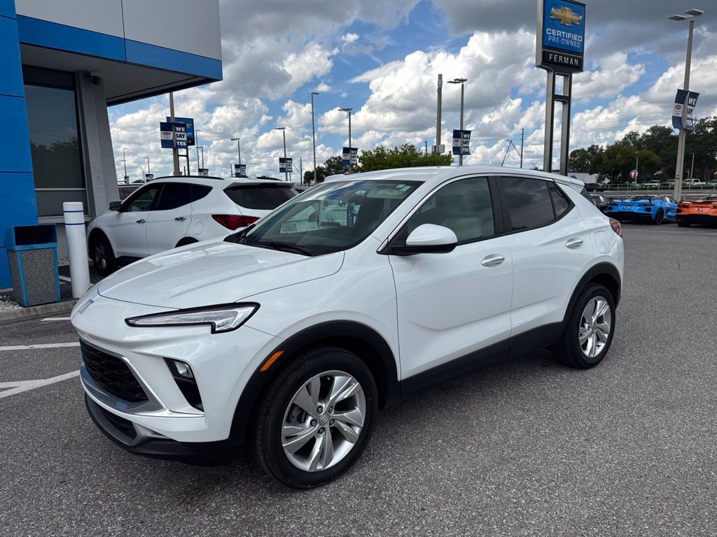 Used 2024 Buick Encore GX Preferred w/ Comfort Package FWD image 1