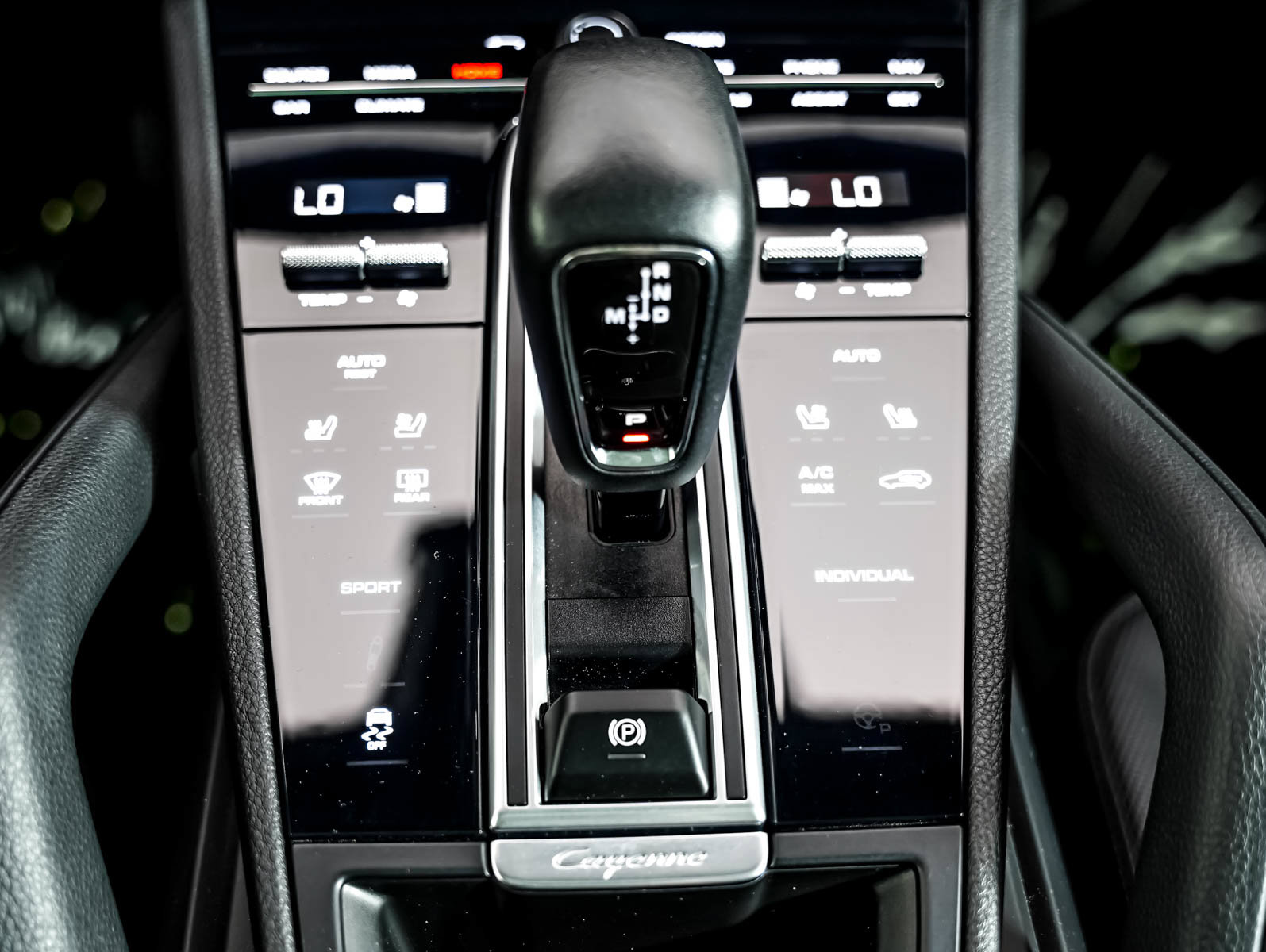Certified 2023 Porsche Cayenne w/ Premium Package AWD/4WD image 20