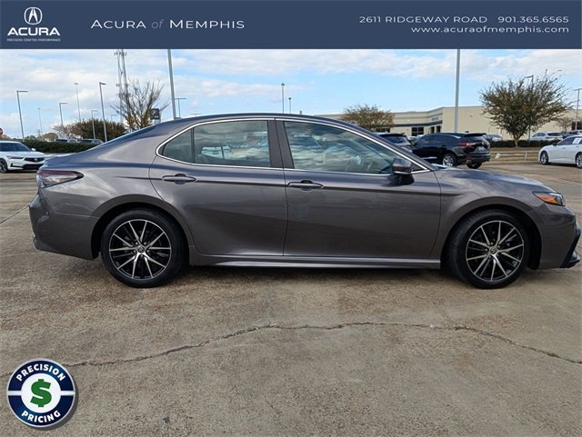 Used 2022 Toyota Camry SE w/ Cold Weather Package image 3