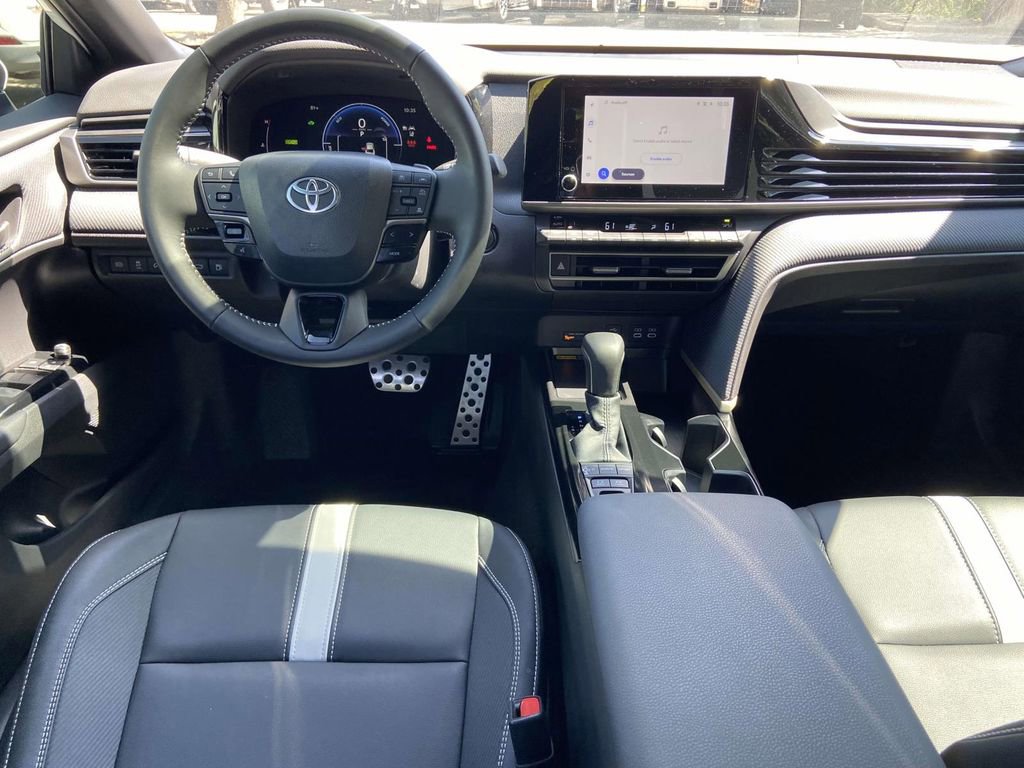 Used 2025 Toyota Camry SE image 11