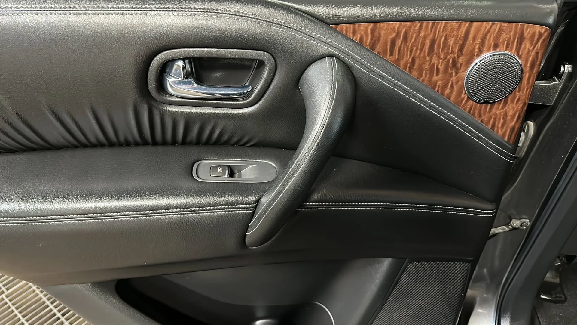 Used 2019 Nissan Armada SL w/ Premium Package image 14