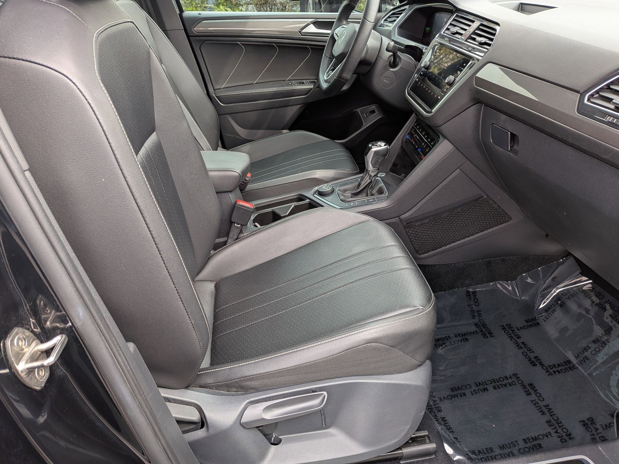 Used 2022 Volkswagen Tiguan SE R-Line image 28