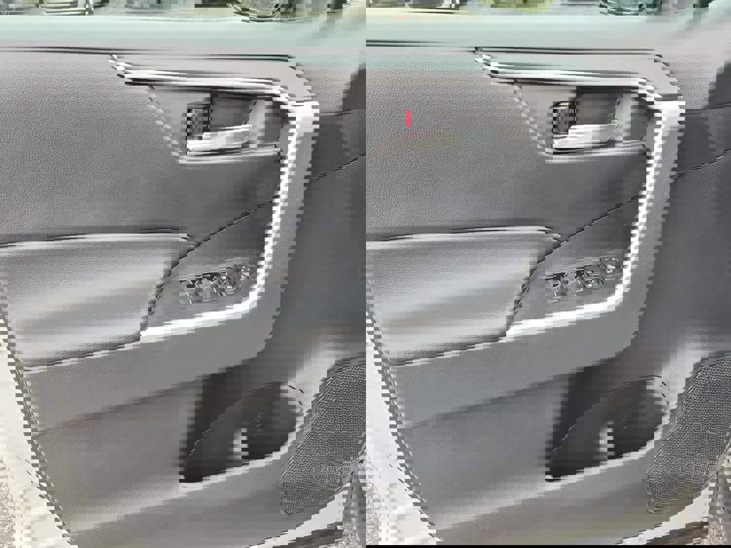 Used 2022 Toyota RAV4 XLE image 9